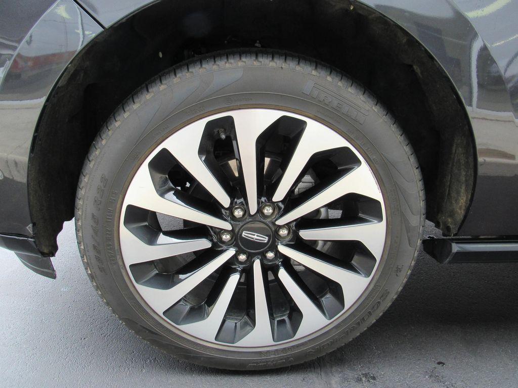 used 2024 Lincoln Navigator car, priced at $75,895