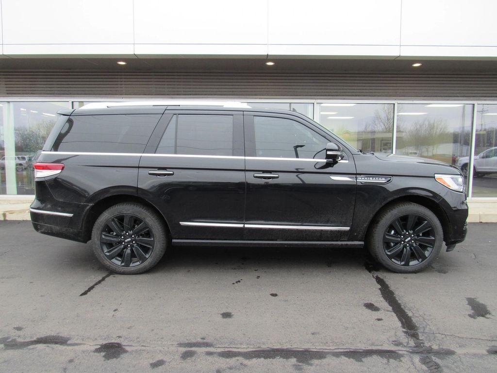 used 2024 Lincoln Navigator car, priced at $70,094