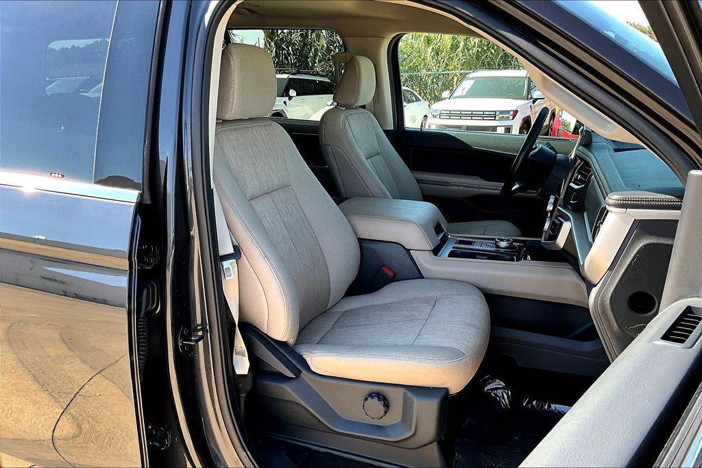 used 2024 Ford Expedition car, priced at $41,000