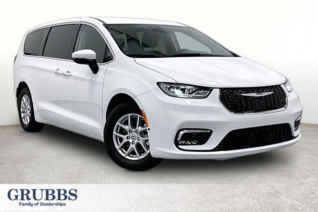 used 2023 Chrysler Pacifica car, priced at $26,900