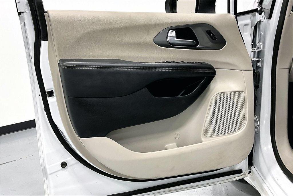 used 2023 Chrysler Pacifica car, priced at $26,900