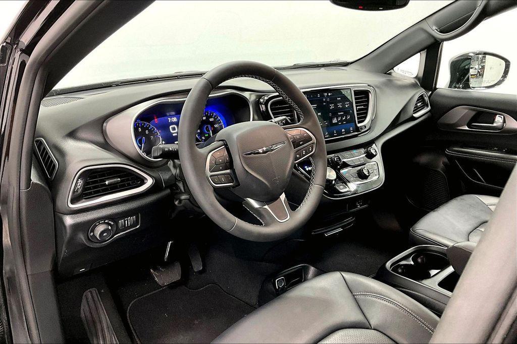 used 2026 Chrysler Pacifica car, priced at $32,900