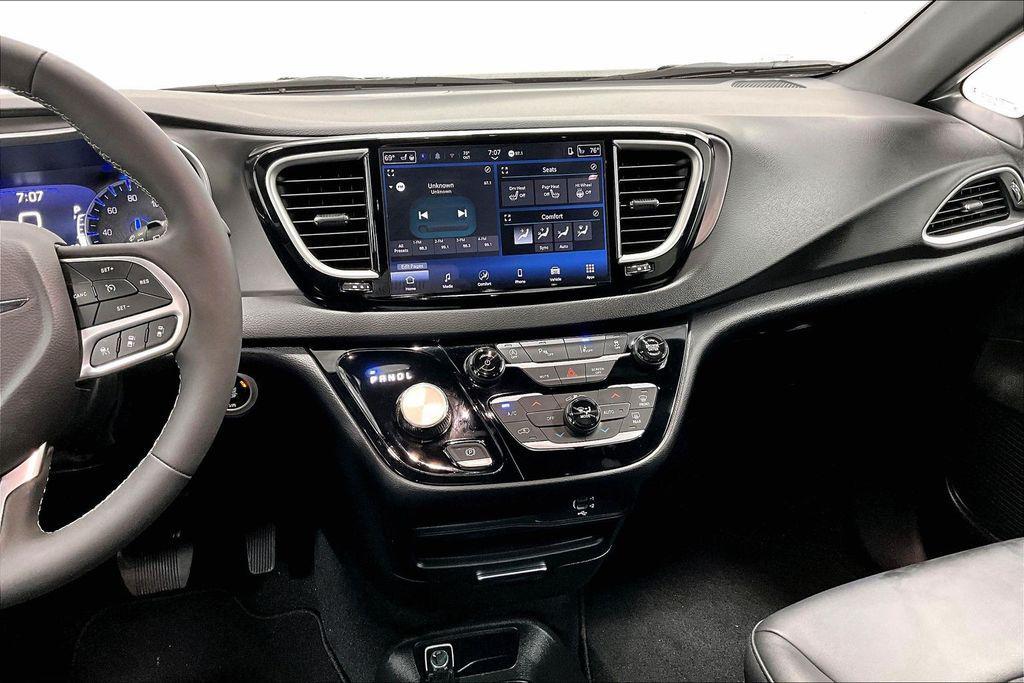 used 2026 Chrysler Pacifica car, priced at $32,900