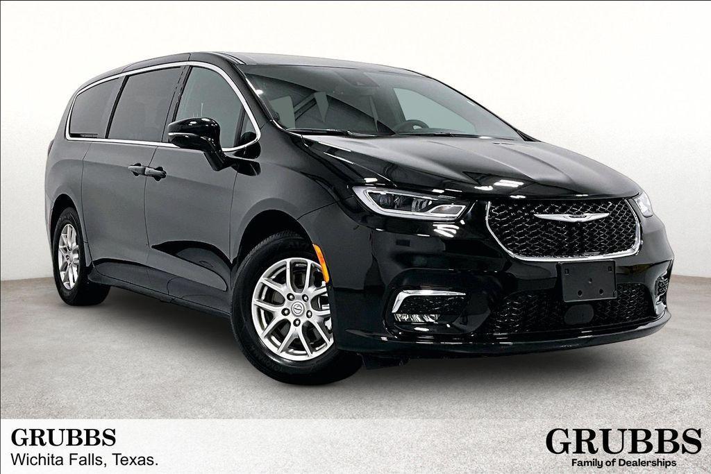 used 2026 Chrysler Pacifica car, priced at $32,900