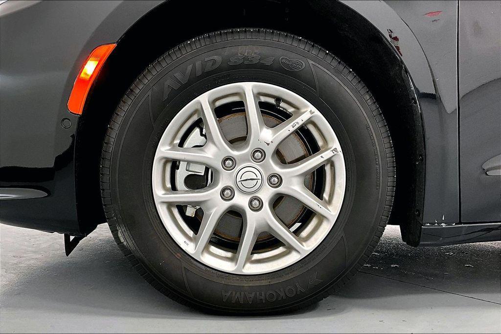 used 2026 Chrysler Pacifica car, priced at $32,900