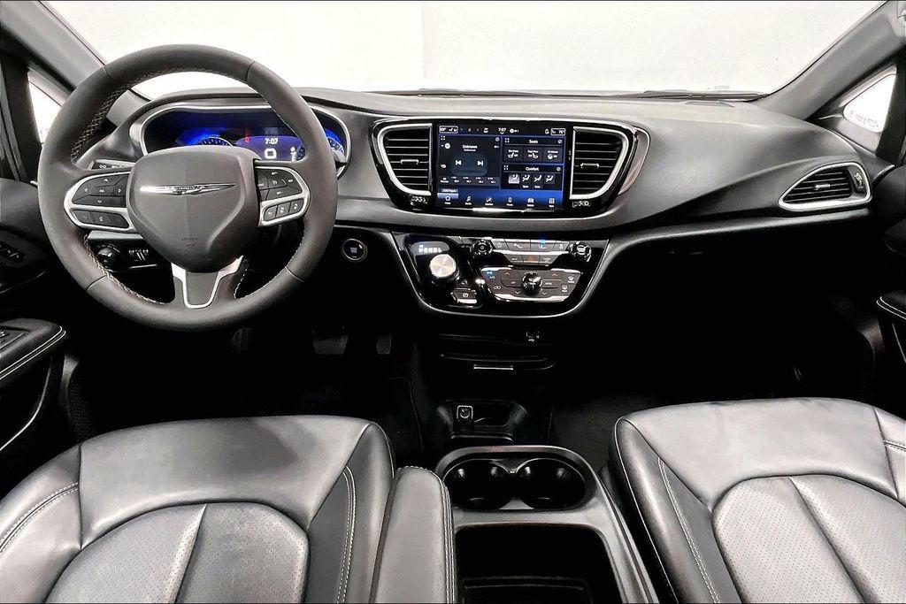 used 2026 Chrysler Pacifica car, priced at $32,900