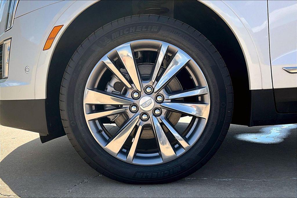 new 2025 Cadillac XT5 car, priced at $57,915