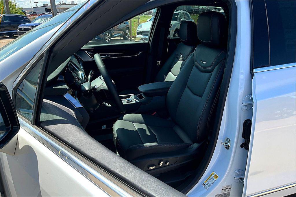 new 2025 Cadillac XT5 car, priced at $57,915