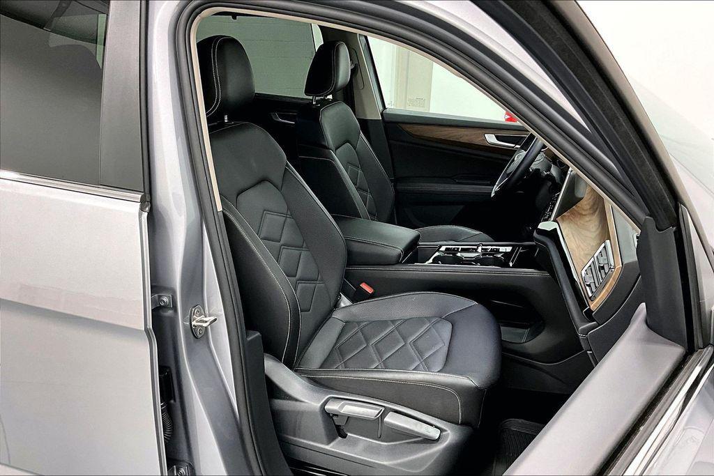 used 2025 Volkswagen Atlas car, priced at $33,000