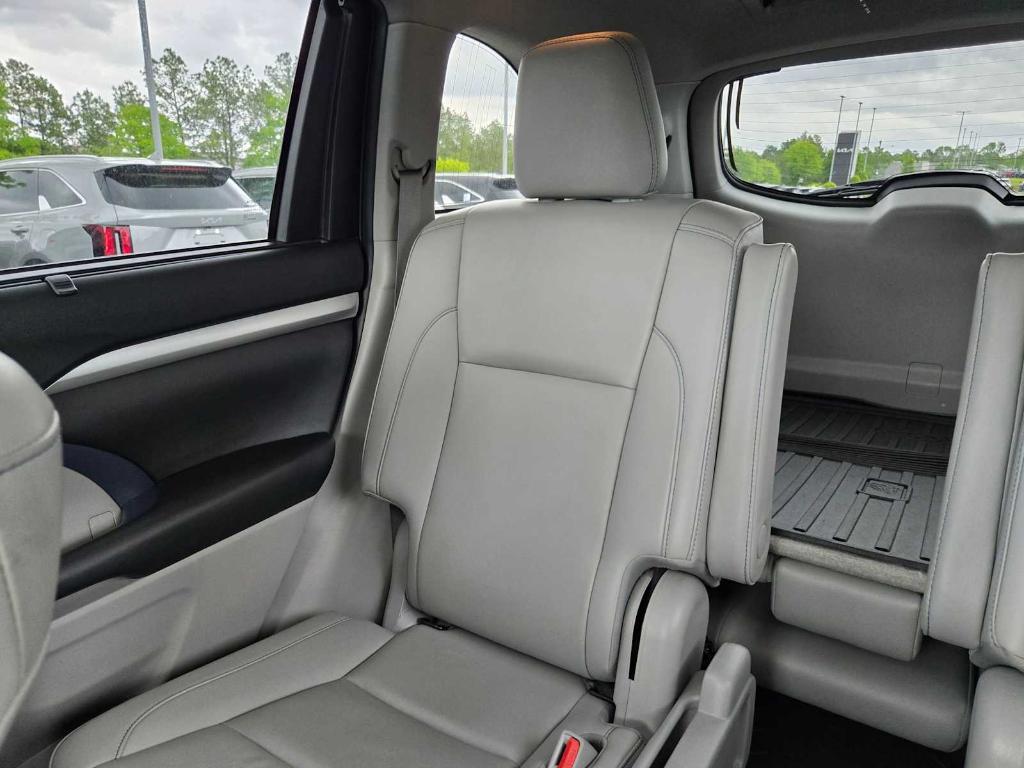 used 2019 Toyota Highlander car, priced at $18,119