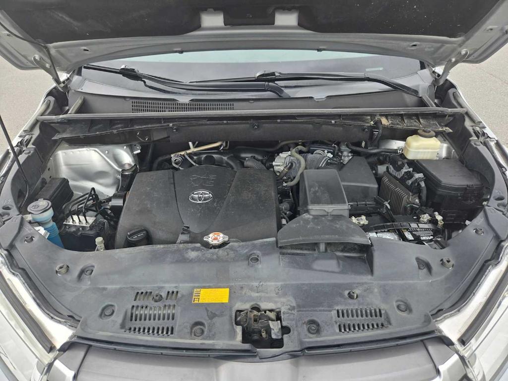 used 2019 Toyota Highlander car, priced at $18,119
