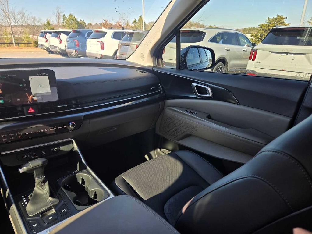 used 2025 Kia Carnival car, priced at $35,268