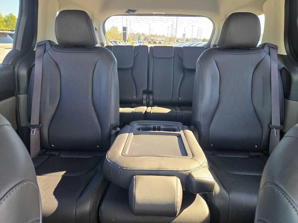 used 2025 Kia Carnival car, priced at $35,268