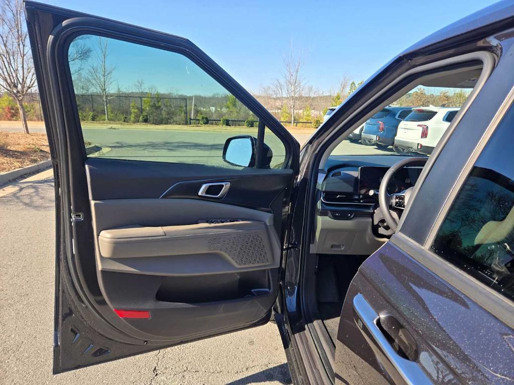 used 2025 Kia Carnival car, priced at $35,268