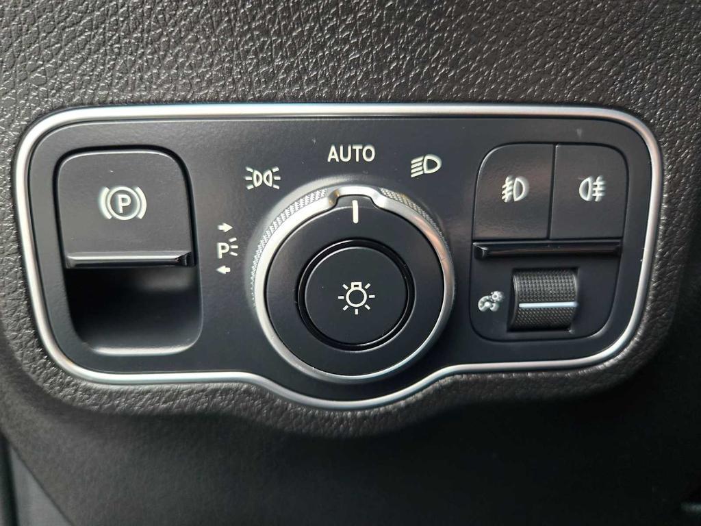 used 2023 Mercedes-Benz GLB 250 car, priced at $27,628