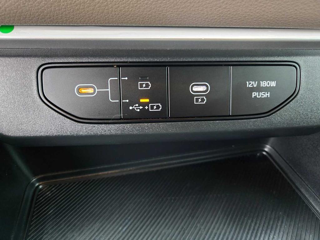 used 2025 Kia Carnival Hybrid car, priced at $35,918