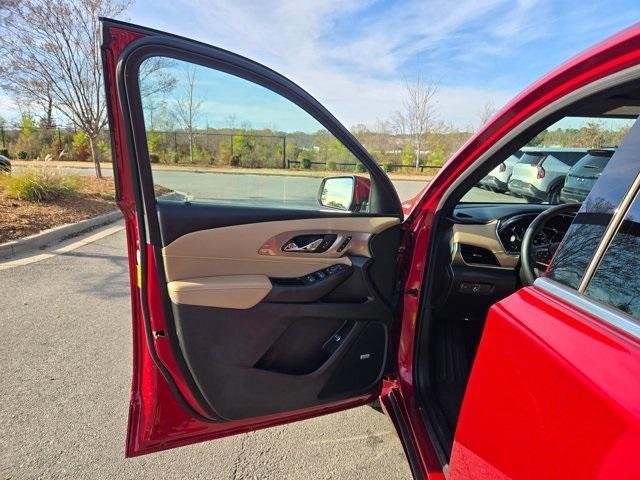 used 2023 Chevrolet Traverse car, priced at $31,124