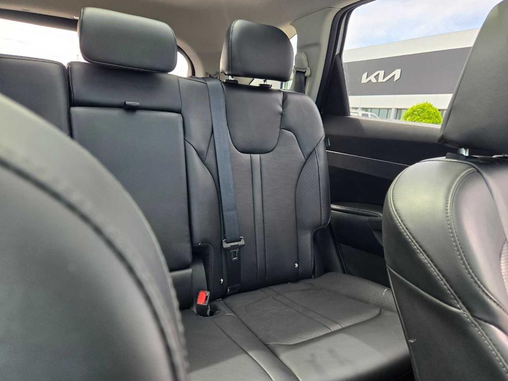 used 2025 Kia Sorento car, priced at $29,986