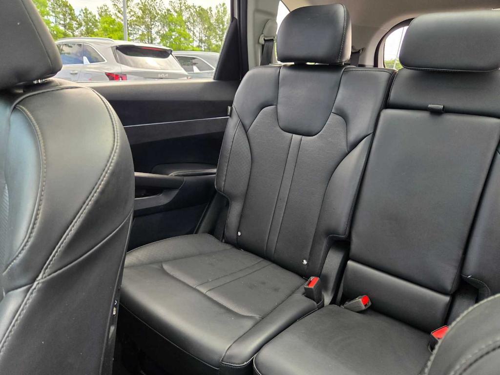 used 2025 Kia Sorento car, priced at $29,986