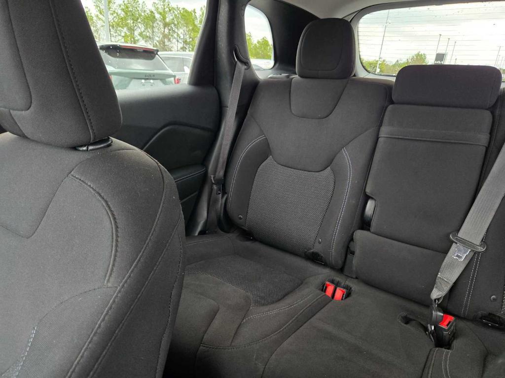 used 2019 Jeep Cherokee car, priced at $16,074