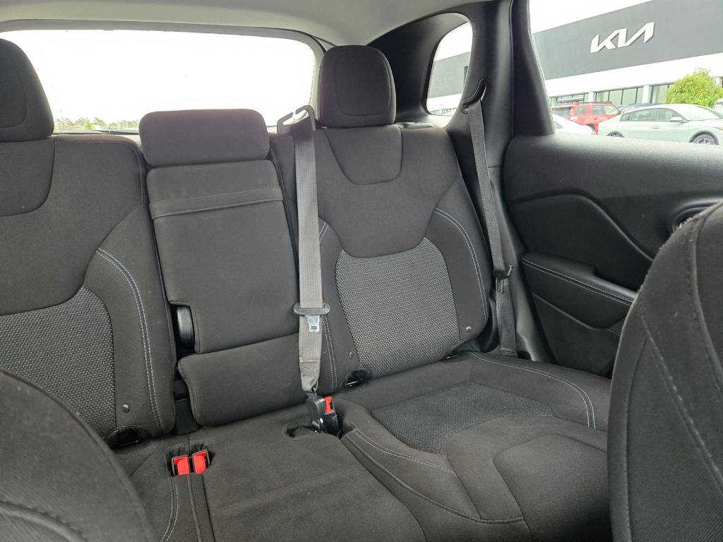 used 2019 Jeep Cherokee car, priced at $16,074