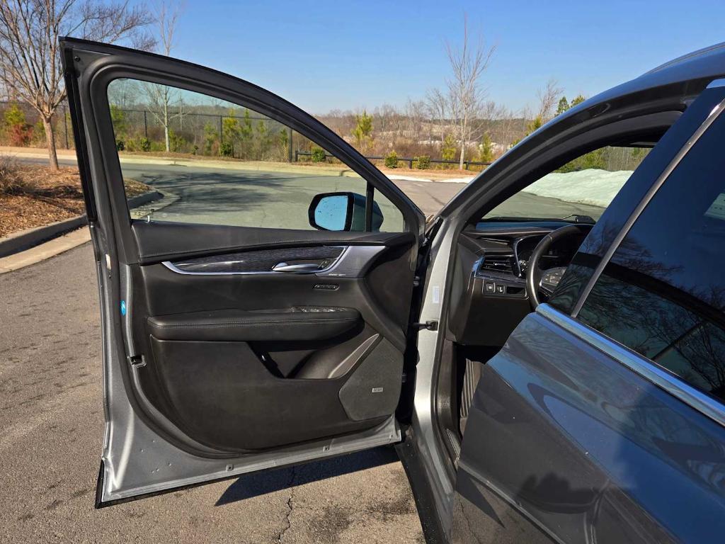 used 2023 Cadillac XT5 car, priced at $24,813