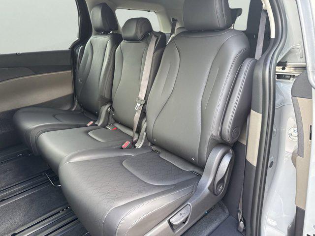 new 2026 Kia Carnival Hybrid car, priced at $42,748