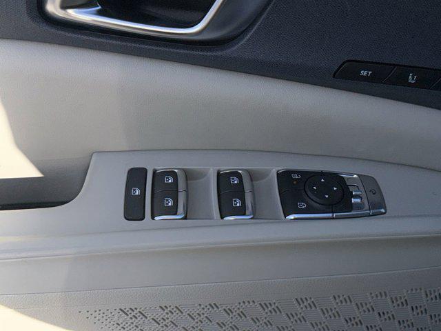 new 2026 Kia Carnival Hybrid car, priced at $43,654