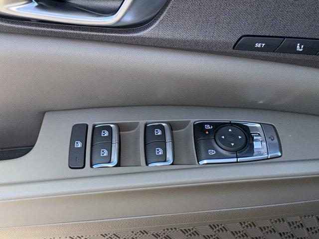 new 2026 Kia Carnival Hybrid car, priced at $43,195