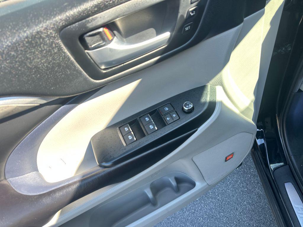 used 2019 Toyota Highlander car, priced at $25,888