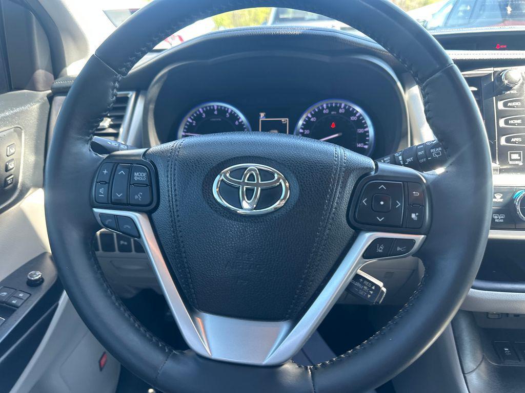 used 2019 Toyota Highlander car, priced at $25,888