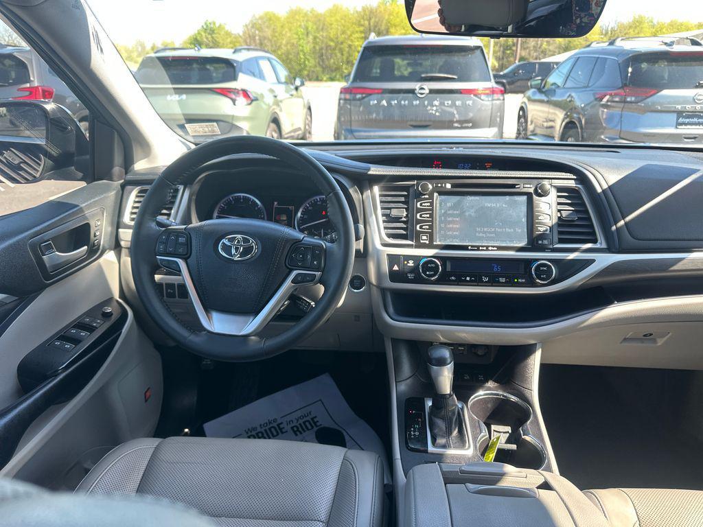 used 2019 Toyota Highlander car, priced at $25,888