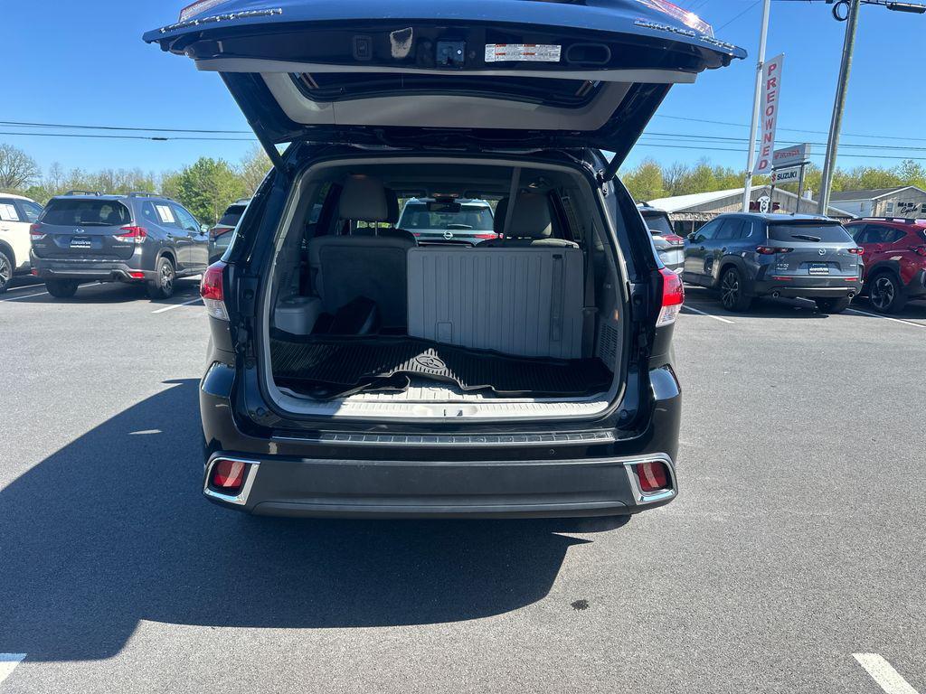 used 2019 Toyota Highlander car, priced at $25,888
