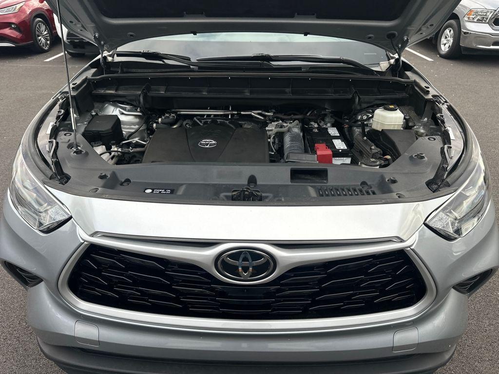 used 2022 Toyota Highlander car, priced at $30,888