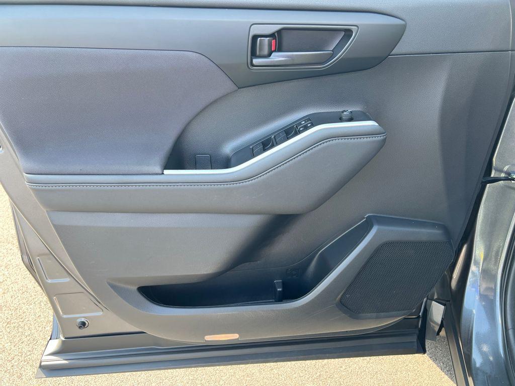 used 2023 Toyota Highlander Hybrid car, priced at $33,188