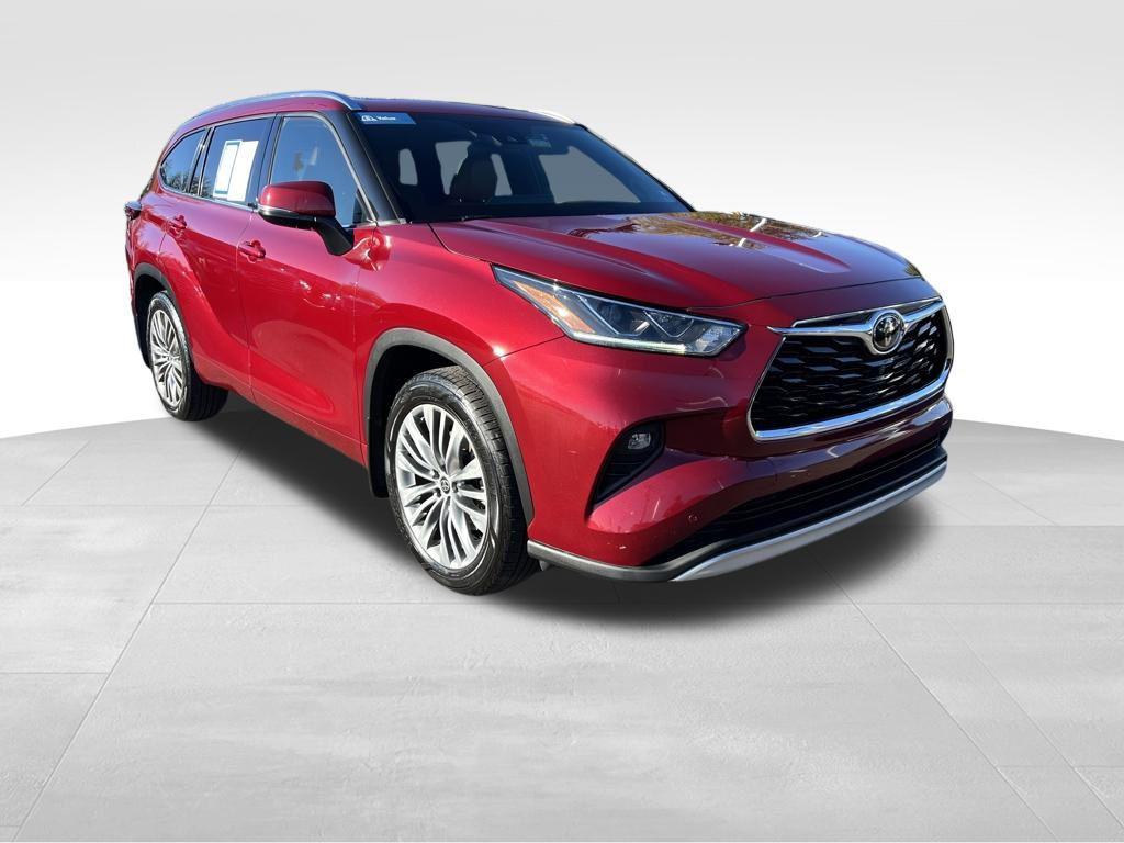 used 2021 Toyota Highlander car, priced at $34,888