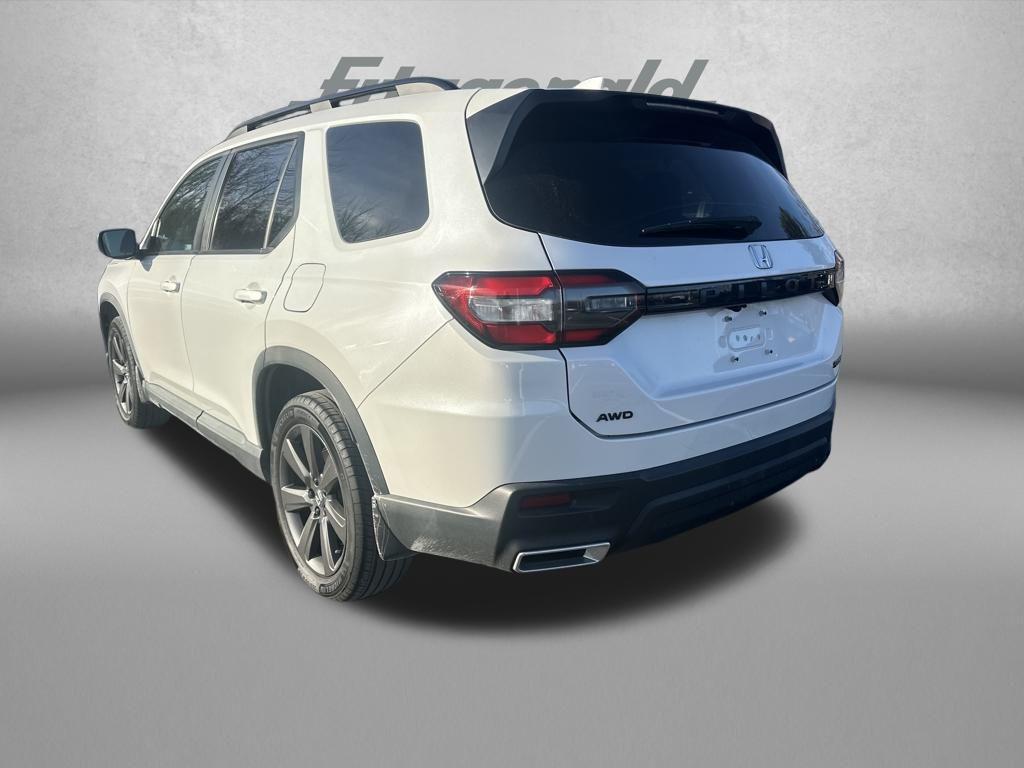 used 2023 Honda Pilot car, priced at $33,088