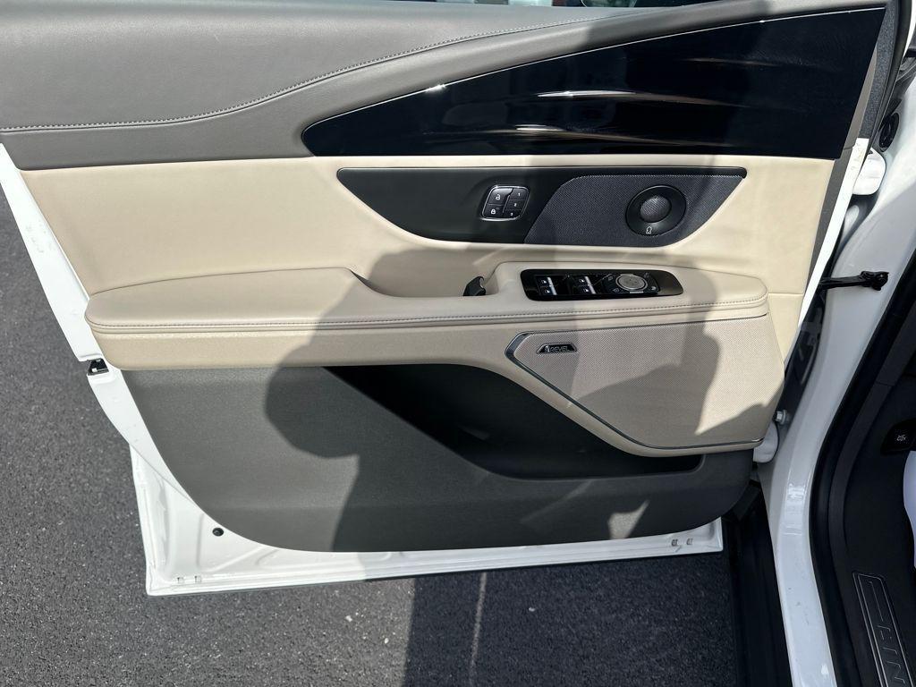 used 2024 Lincoln Nautilus car, priced at $44,888