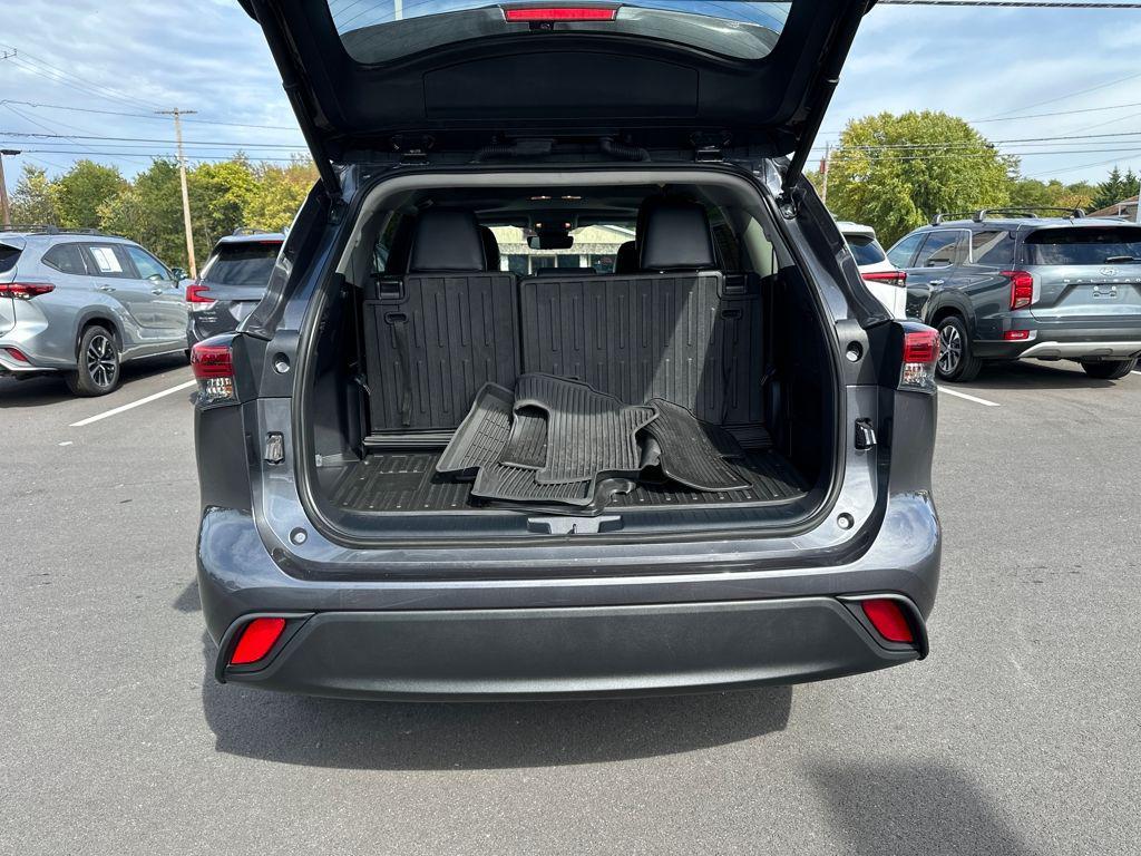 used 2022 Toyota Highlander Hybrid car, priced at $38,388