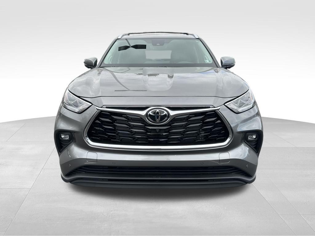 new 2026 Toyota Highlander car, priced at $53,876