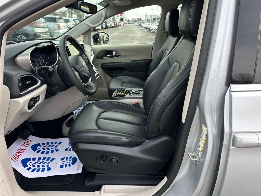 used 2024 Chrysler Pacifica car, priced at $26,588