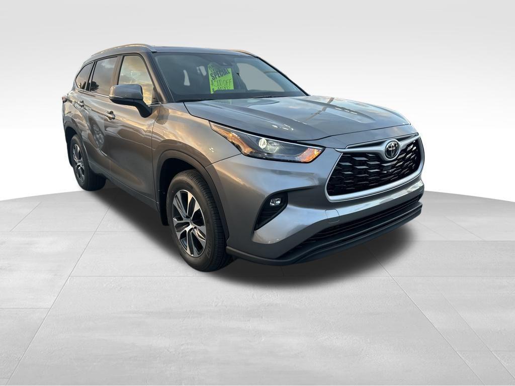 new 2026 Toyota Highlander car, priced at $48,122