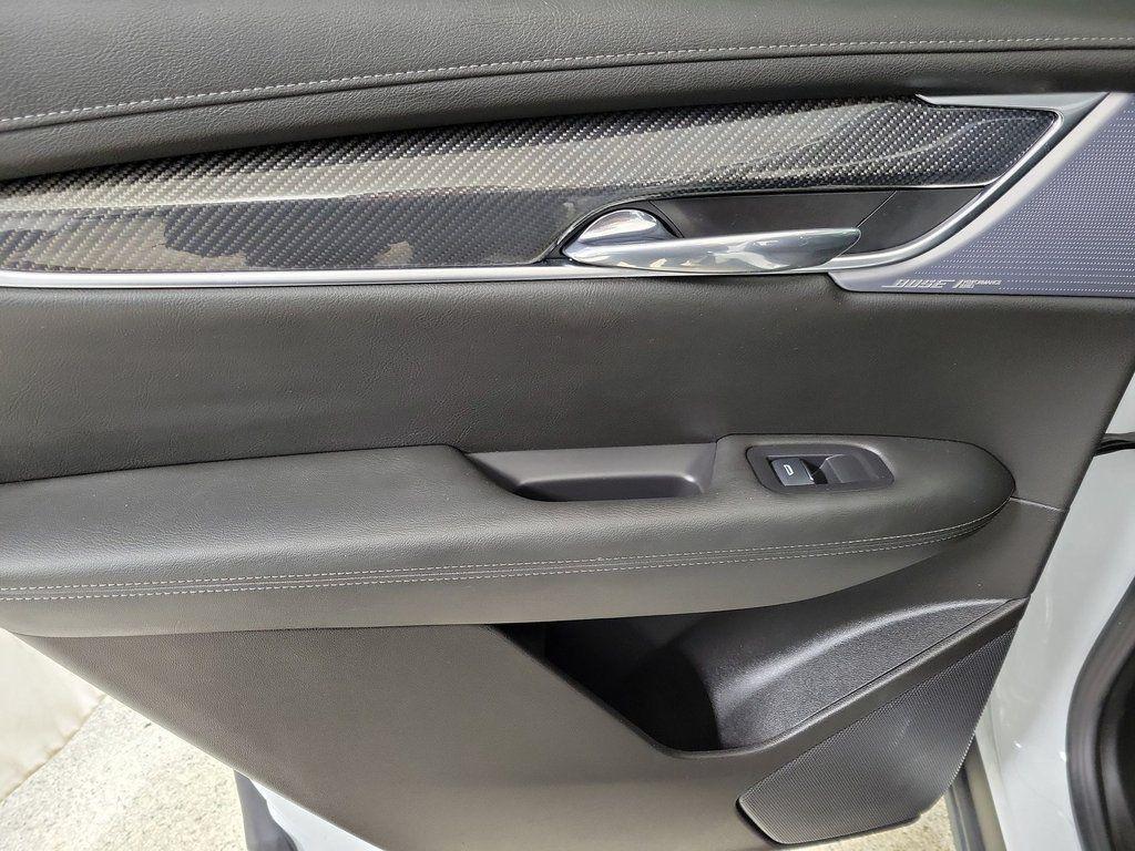 used 2024 Cadillac XT6 car, priced at $49,899