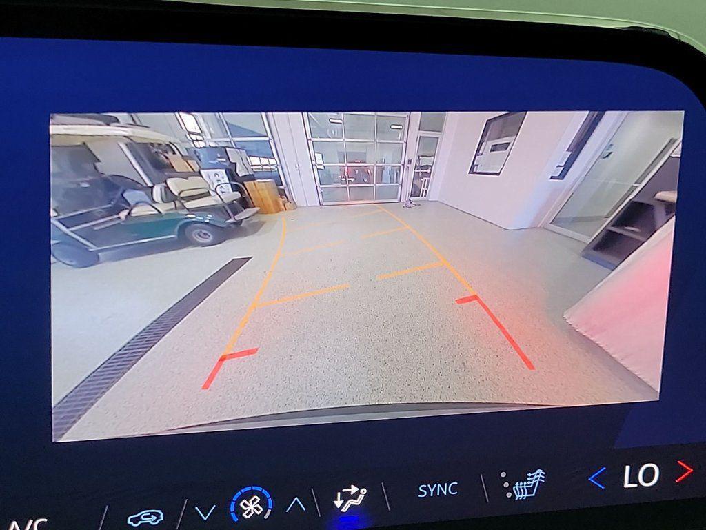 used 2025 Chevrolet Traverse car, priced at $35,999