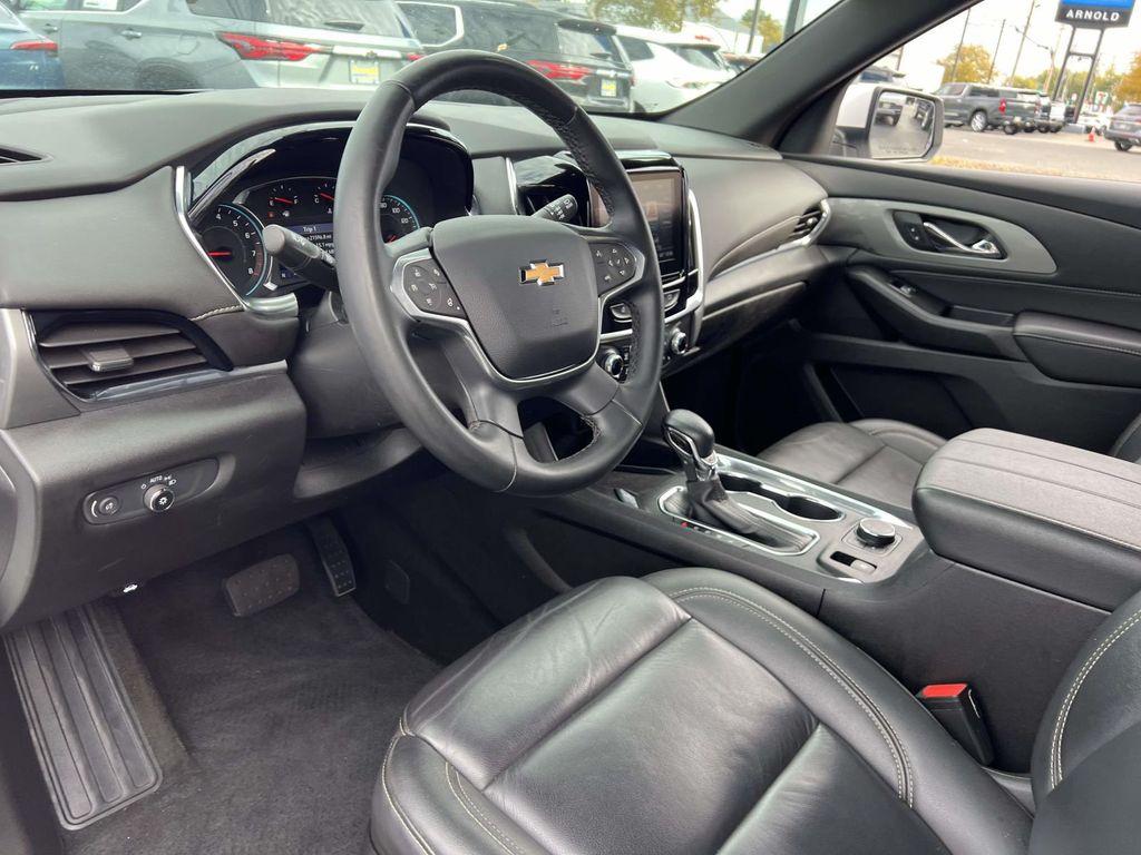 used 2023 Chevrolet Traverse car, priced at $32,489