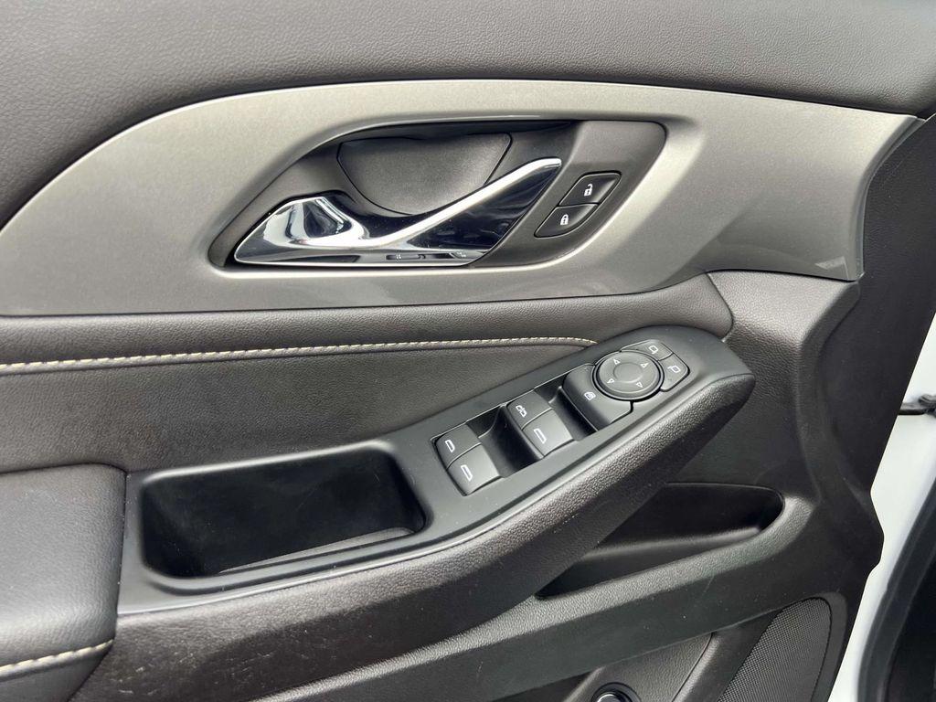 used 2023 Chevrolet Traverse car, priced at $32,489