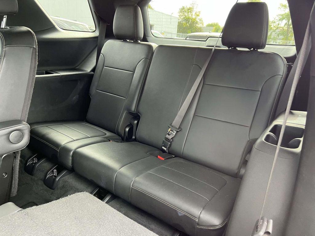 used 2023 Chevrolet Traverse car, priced at $32,489