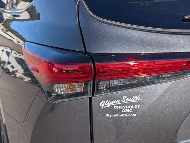 used 2023 Toyota Highlander car, priced at $37,595