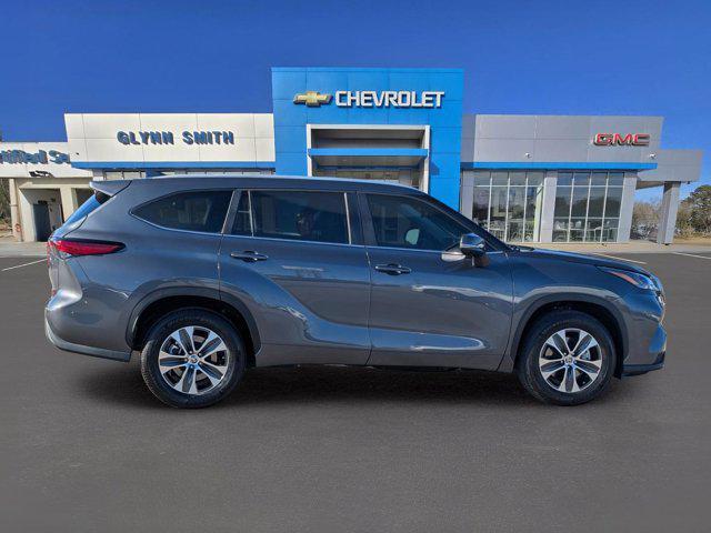 used 2023 Toyota Highlander car, priced at $37,595