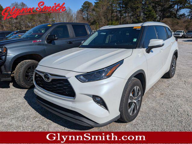 used 2022 Toyota Highlander car, priced at $25,595